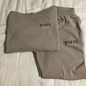 White Fox Boutique Sweatshirt and Sweatpants Set